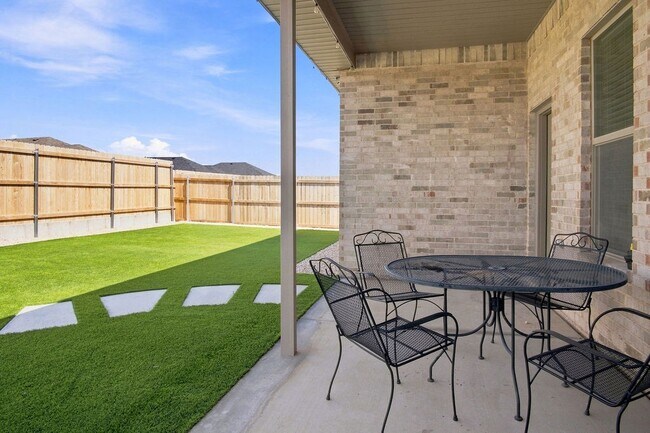 Building Photo - 10401 Pronghorn Rd
