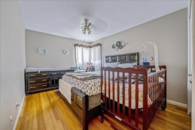 Building Photo - Immaculate 3 bedroom 3 Bathroom