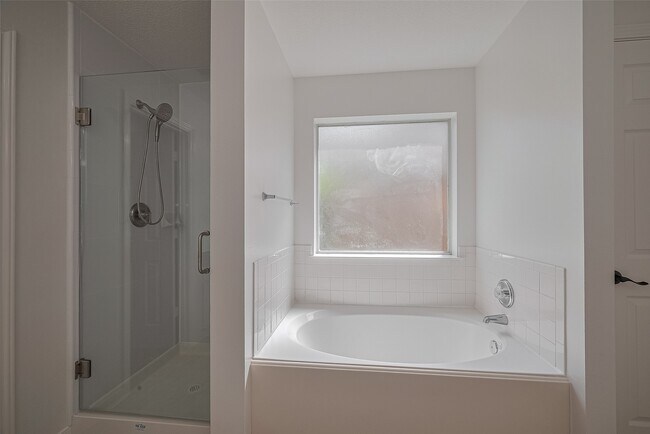 Building Photo - 3223 Candlepine Dr