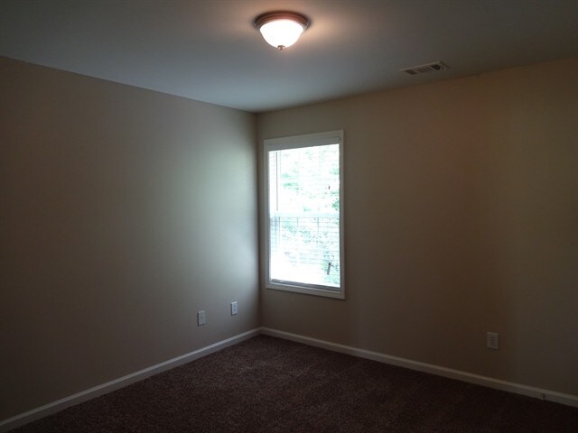 Building Photo - 2357 Longmont Dr