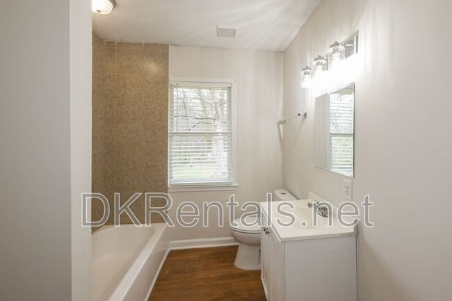 Building Photo - 2058 River Rd