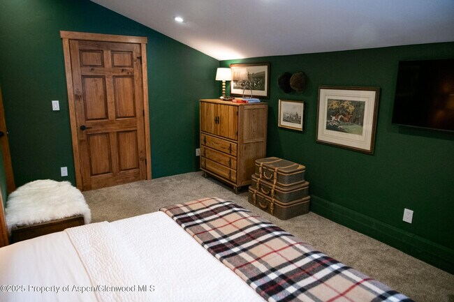 Building Photo - 700 S Monarch St