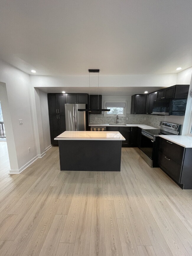 Building Photo - 107 Shoup St