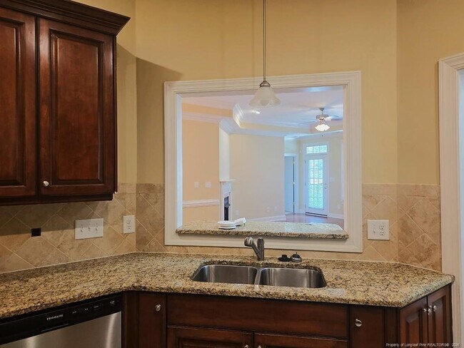 Building Photo - 2671 Lockwood Rd