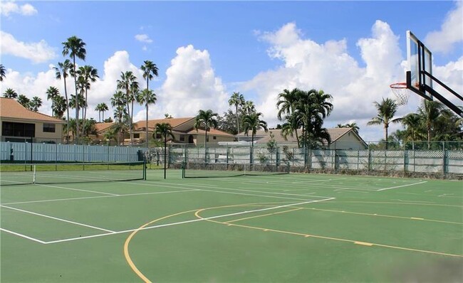 Building Photo - 6722 Canary Palm Cir