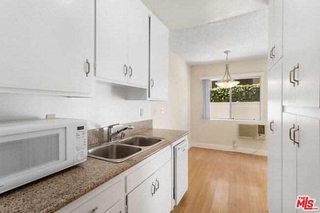 Building Photo - 11947 Kiowa Ave