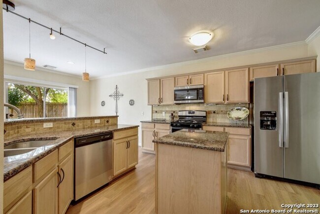 Building Photo - Braun and 1604 Area in Greenbriar gated community