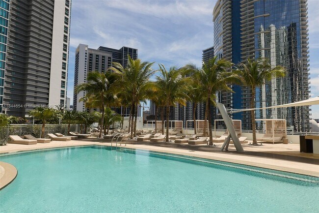 Building Photo - 900 Biscayne Blvd