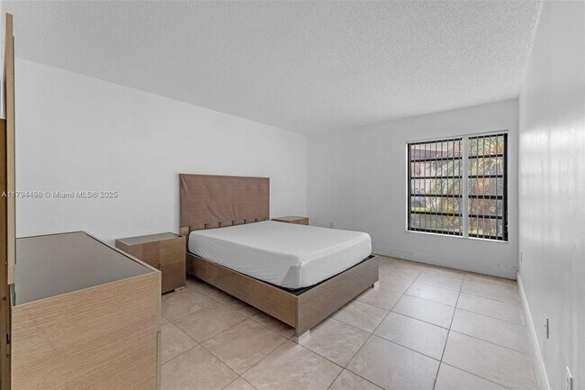 Building Photo - 5800 SW 127th Ave