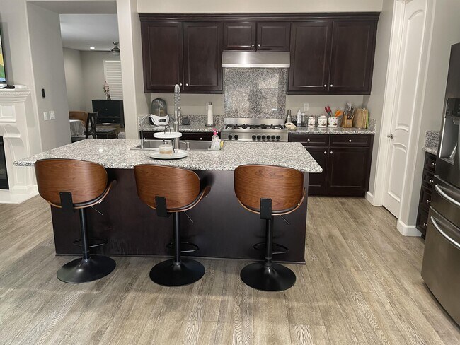 Building Photo - 1563 Silver Shadow Dr