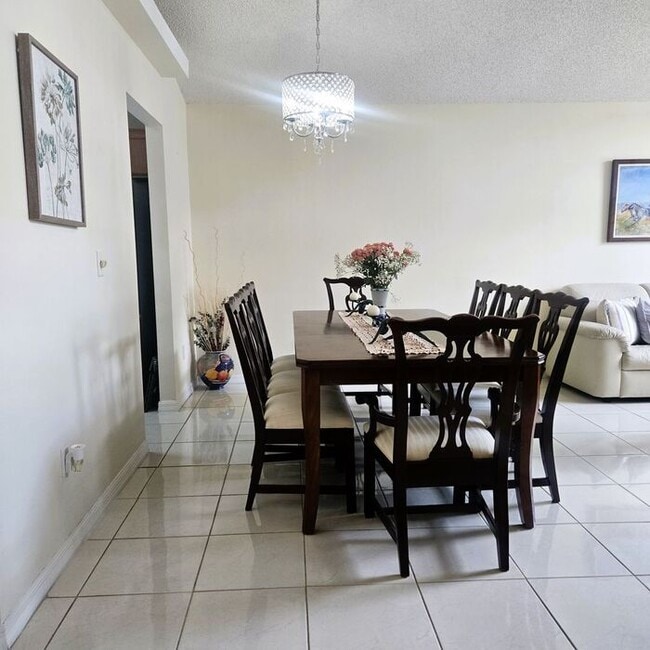 Building Photo - 3 Bdrm 2 Bath With Office in Waterford Lak...