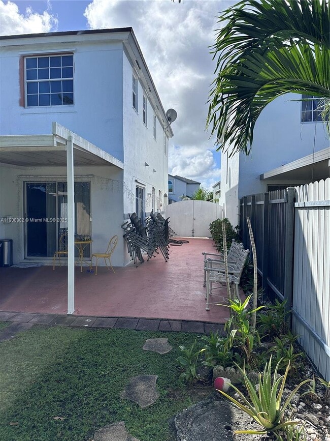 Building Photo - 16215 SW 139th Ct