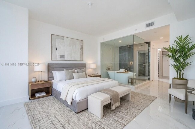 Building Photo - 700 NE 24th St