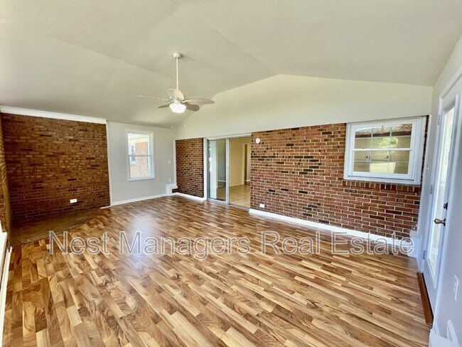 Building Photo - 621 Welsh Pl