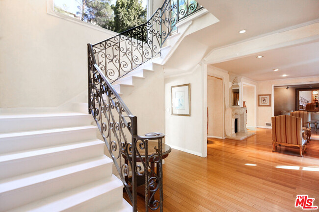 Building Photo - 1148 Coldwater Canyon Dr