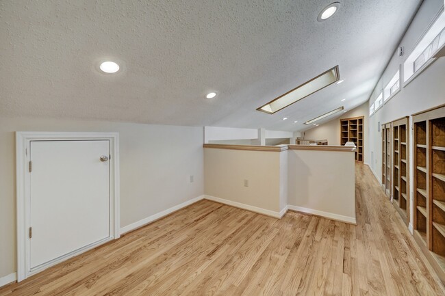 Building Photo - 12811 Ashford Hills Dr