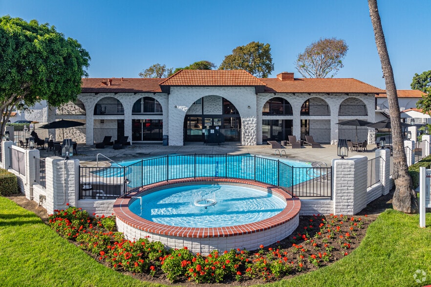 Primary Photo - Villa Granada Apartments