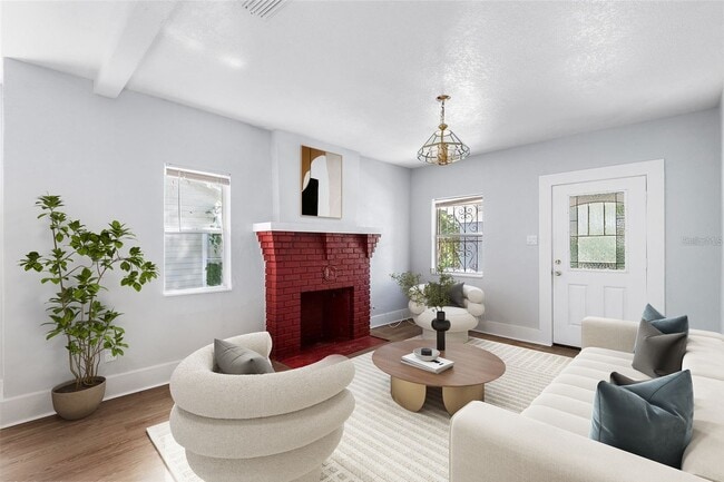 Building Photo - ARMATURE WORKS HOME FOR RENT!!