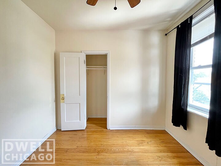 Building Photo - 3044 W Wellington Ave
