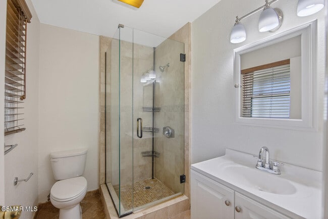 Building Photo - 166 Knollwood Dr