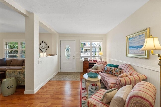 Building Photo - 7860 Holiday Dr
