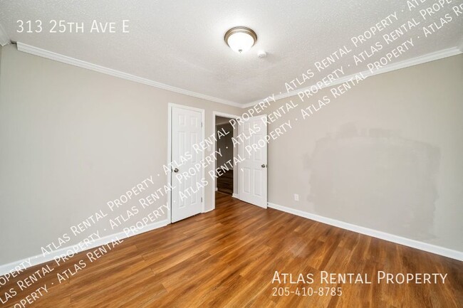 Building Photo - 313 25th Ave E