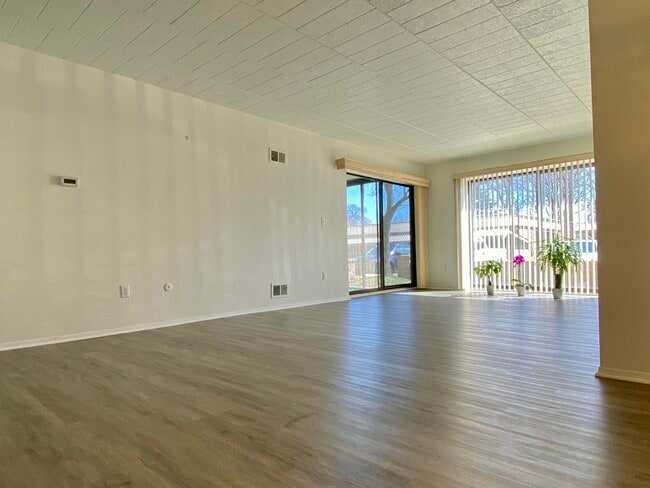 Building Photo - 18220 University Park Dr