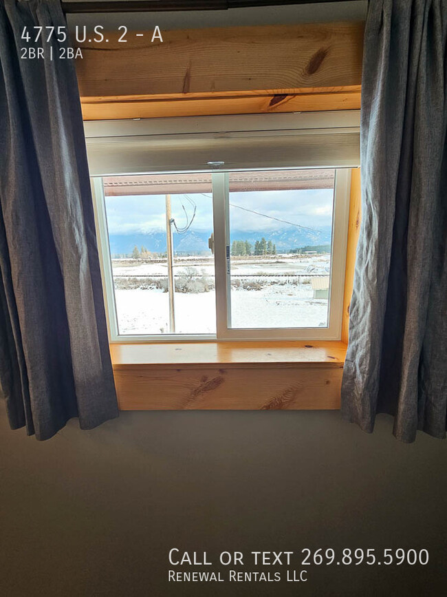 Building Photo - Gorgeous views with this updated 2 bedroom!