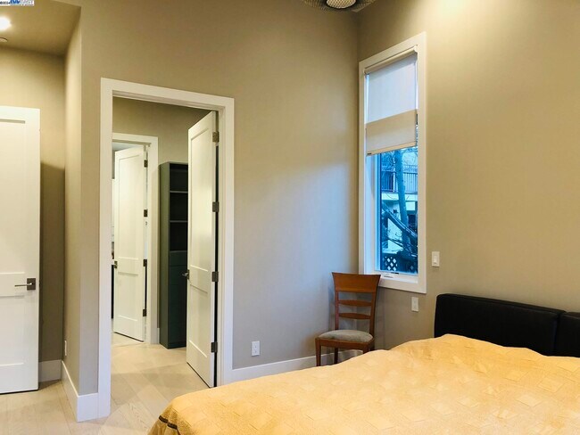 Building Photo - 466-4B1 Ruthven,Palo Alto CA 94301