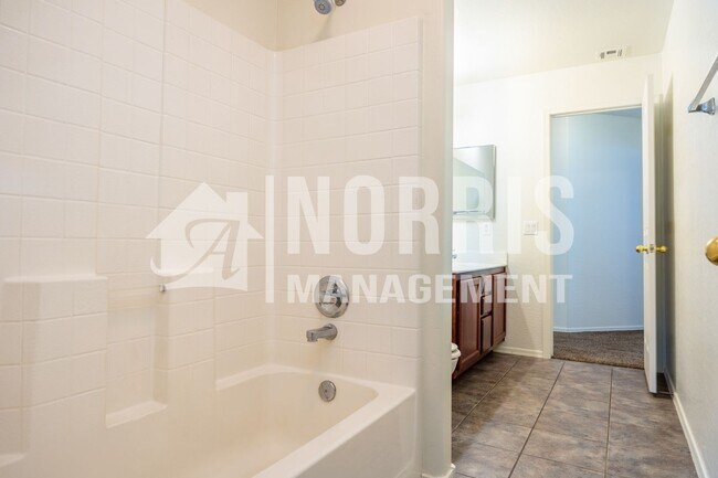 Building Photo - Beautiful Home with a Freshly Updated Pool...