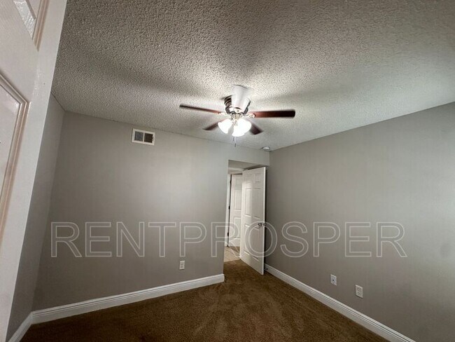 Building Photo - 5600 Devonbriar Way