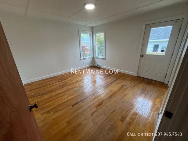 Building Photo - 33 Violette Ave