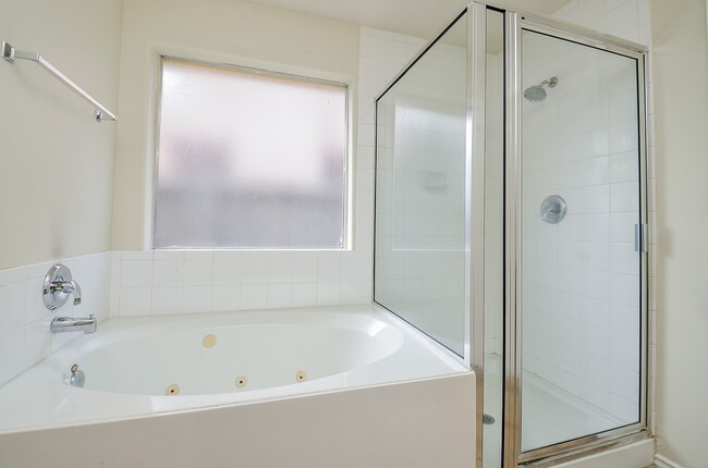 Building Photo - 3268 Jessica Ct