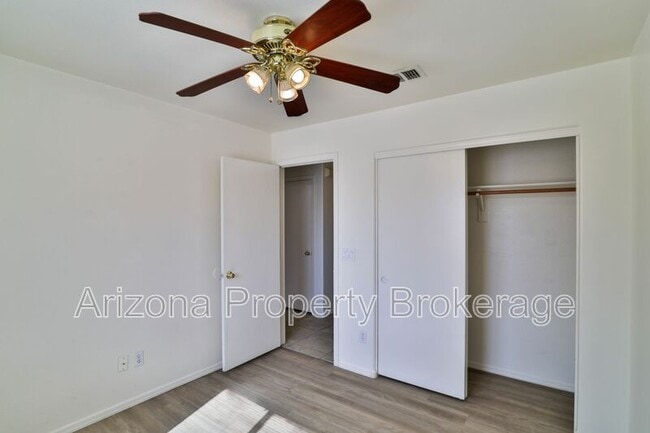 Building Photo - 1710 E Horseshoe Ave