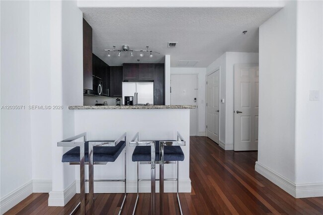 Building Photo - 6515 Collins Ave