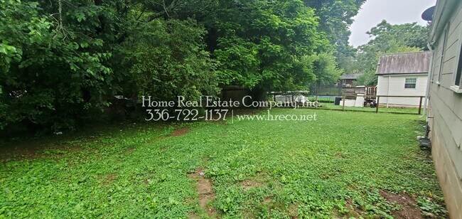 Building Photo - 2425 Machine St