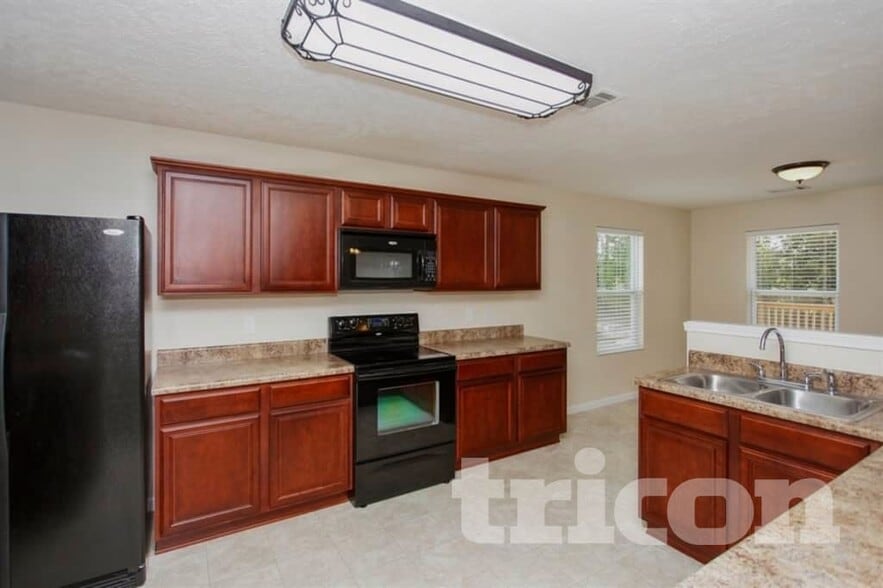 Building Photo - 612 Elderberry Way