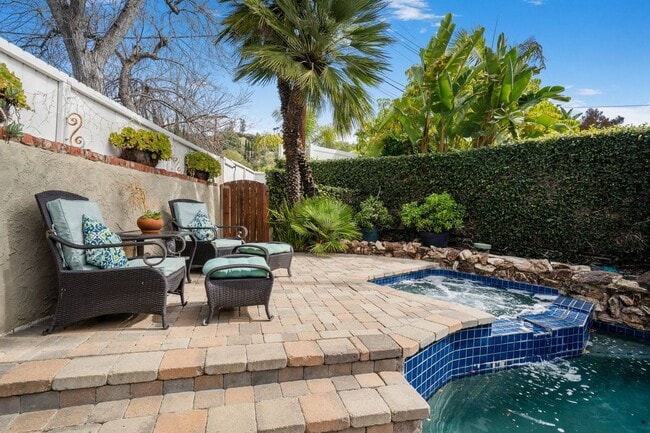 Building Photo - 4571 Canoga Dr
