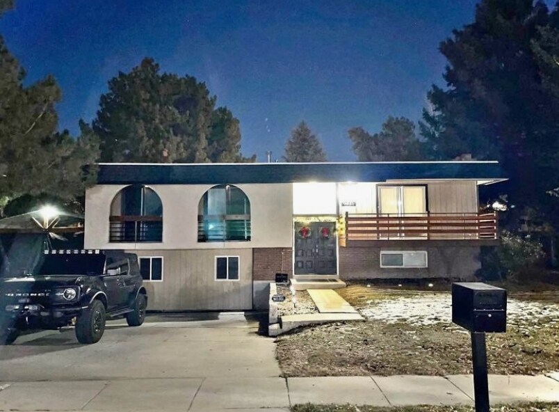 Building Photo - 9425 S Tramway Dr