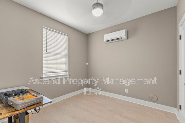 Building Photo - 3155 St Elmo Ave