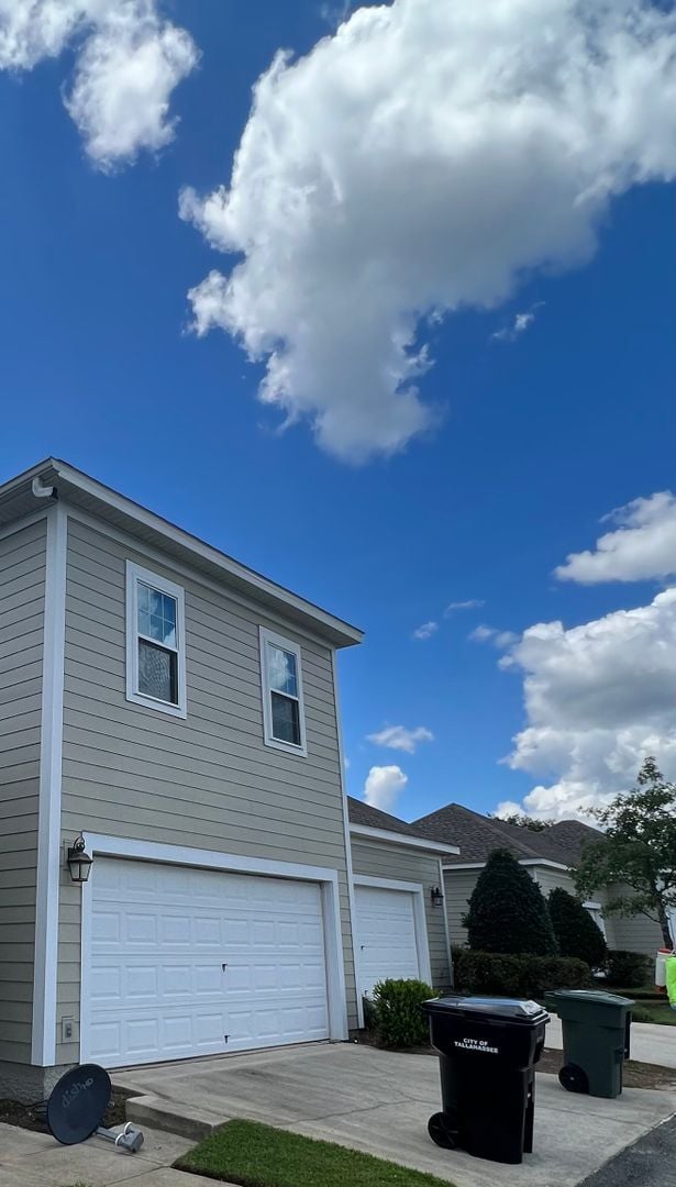 Building Photo - SOUTHWOOD - Studio Apartment - Utilities Included