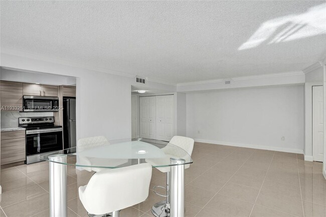 Building Photo - 701 NW 19th St