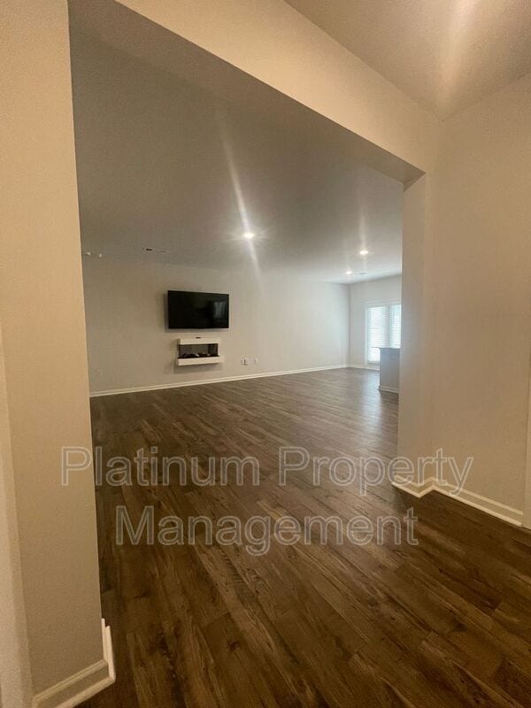 Building Photo - 551 Stoneybrook Dr