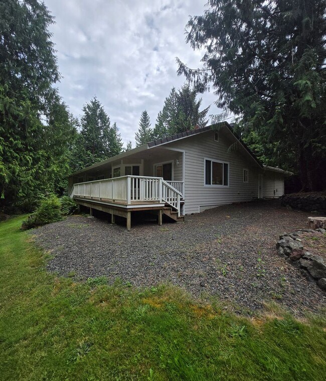 Building Photo - ***PENDING APPLICATION***Single Level 3 Bedroom, 2.5 Bath Spacious Home For Rent in Port Ludlow!