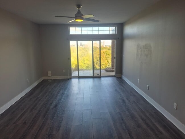 Building Photo - 344 Eastview Ct