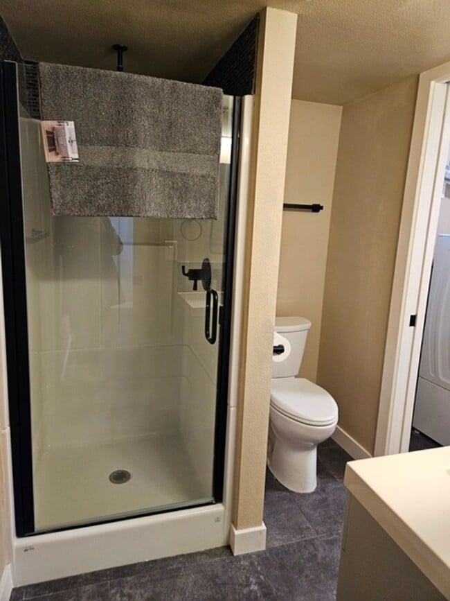 Building Photo - 4Bd/2Ba Two Story Home - For Viewing!