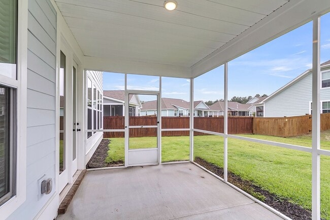 Building Photo - 687 Black Pine Rd