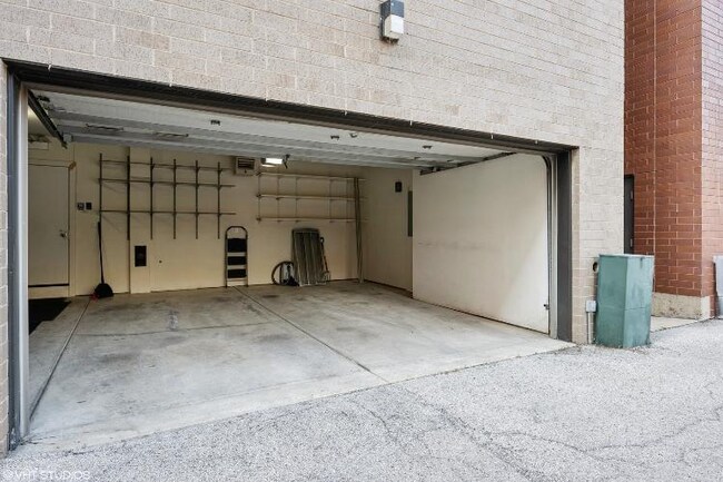 Building Photo - 685 N Peoria St