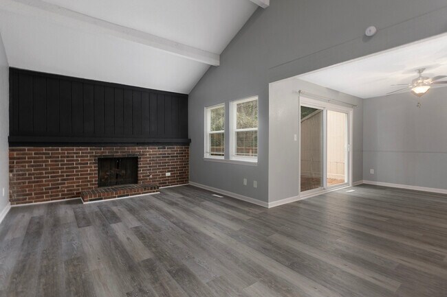 Building Photo - 577 NW Valleybrook Rd