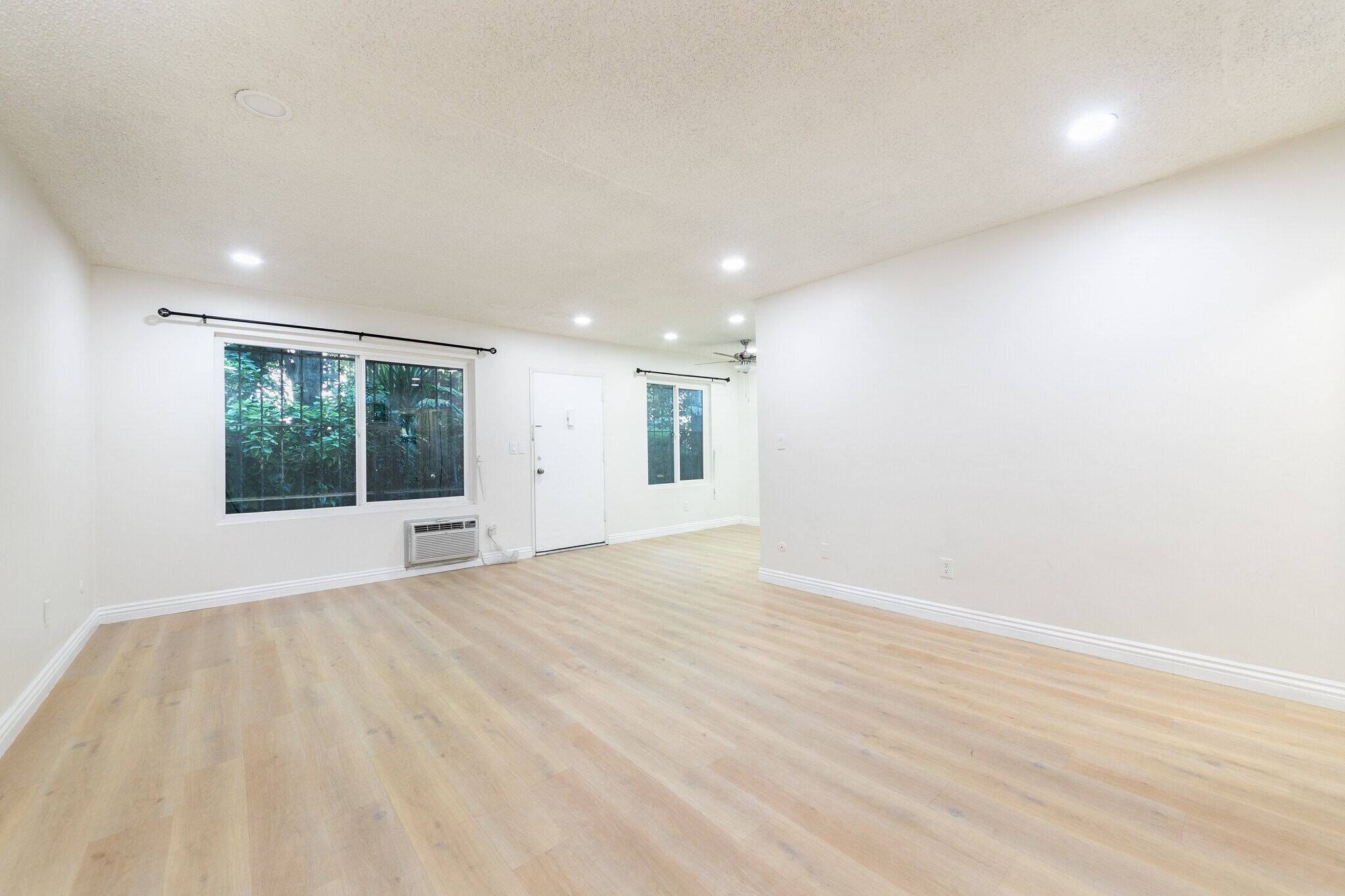 Building Photo - 1908 Clinton St